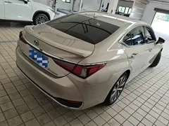 2021 Lexus ES 300h Excellence — фото 3