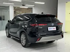 2023 Toyota Highlander 2.5L Hybrid 4WD Premium 7-seat, чёрный — фото 4