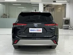 2023 Toyota Highlander 2.5L Hybrid 4WD Premium 7-seat, чёрный — фото 5