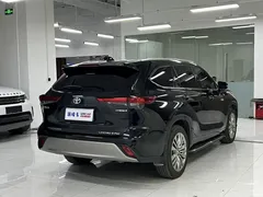 2023 Toyota Highlander 2.5L Hybrid 4WD Premium 7-seat, чёрный — фото 6