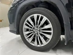 2023 Toyota Highlander 2.5L Hybrid 4WD Premium 7-seat, чёрный — фото 7