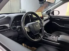 2023 Toyota Highlander 2.5L Hybrid 4WD Premium 7-seat, чёрный — фото 10