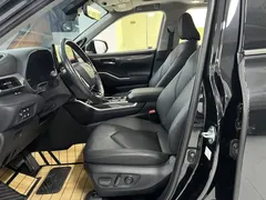 2023 Toyota Highlander 2.5L Hybrid 4WD Premium 7-seat, чёрный — фото 11
