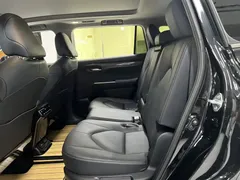 2023 Toyota Highlander 2.5L Hybrid 4WD Premium 7-seat, чёрный — фото 14