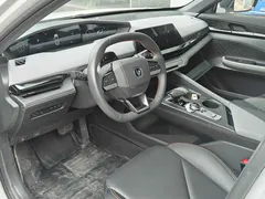 2022 Changan UNI-V 1.5T Premium, белый — фото 9