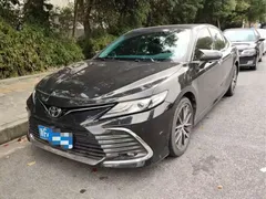 2021 Toyota Camry 2.5G Luxury, чёрный — фото 1