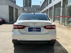 2021 Toyota Camry 2.5G Luxury, белый — фото 5