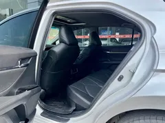 2021 Toyota Camry Hybrid 2.5HGVP Leading, белый — фото 7