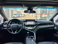 2021 Toyota Camry Hybrid 2.5HGVP Leading, белый — фото 8