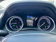 2021 Toyota Camry Hybrid 2.5HGVP Leading, белый — фото 10