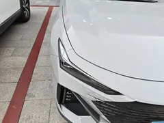 2022 Changan UNI-V 1.5T Premium — фото 7