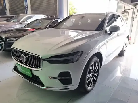 2022 Volvo XC60 4WD Luxury