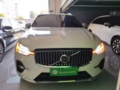 2022 Volvo XC60 4WD Luxury, белый — фото 3