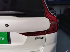 2022 Volvo XC60 4WD Luxury, белый — фото 8