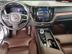 2022 Volvo XC60 4WD Luxury, белый — фото 10