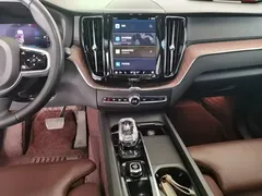 2022 Volvo XC60 4WD Luxury, белый — фото 13