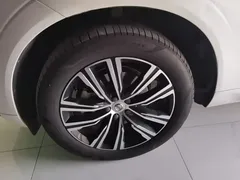 2022 Volvo XC60 4WD Luxury, белый — фото 23