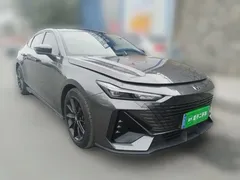 2022 Changan UNI-V 1.5T Premium — фото 3
