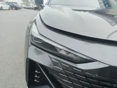 2022 Changan UNI-V 1.5T Premium — фото 7