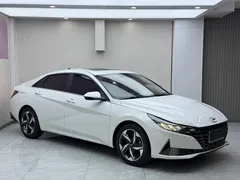 2022 Hyundai Elantra 1.5L CVT LUX Premium, белый — фото 3