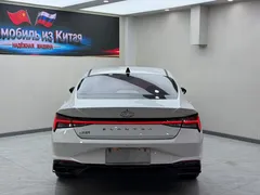 2022 Hyundai Elantra 1.5L CVT LUX Premium, белый — фото 5