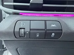 2022 Hyundai Elantra 1.5L CVT LUX Premium, белый — фото 9