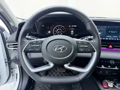 2022 Hyundai Elantra 1.5L CVT LUX Premium, белый — фото 11