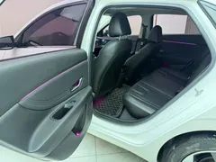 2022 Hyundai Elantra 1.5L CVT LUX Premium, белый — фото 15