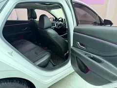 2022 Hyundai Elantra 1.5L CVT LUX Premium, белый — фото 20