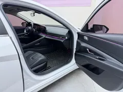 2022 Hyundai Elantra 1.5L CVT LUX Premium, белый — фото 21