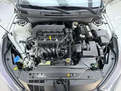 2022 Hyundai Elantra 1.5L CVT LUX Premium, белый — фото 23