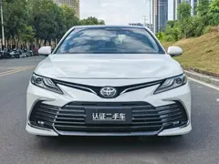 2021 Toyota Camry 2.5G Luxury, белый — фото 2