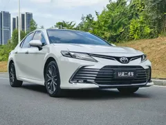 2021 Toyota Camry 2.5G Luxury, белый — фото 3