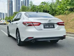2021 Toyota Camry 2.5G Luxury, белый — фото 5