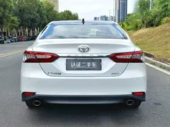 2021 Toyota Camry 2.5G Luxury, белый — фото 6