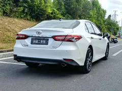 2021 Toyota Camry 2.5G Luxury, белый — фото 7