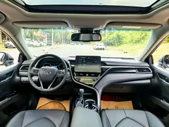 2021 Toyota Camry 2.5G Luxury, белый — фото 8