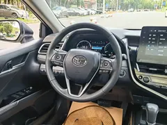 2021 Toyota Camry 2.5G Luxury, белый — фото 11