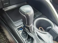 2021 Toyota Camry 2.5G Luxury, белый — фото 12