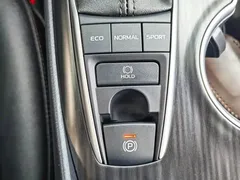 2021 Toyota Camry 2.5G Luxury, белый — фото 15