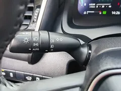 2021 Toyota Camry 2.5G Luxury, белый — фото 17
