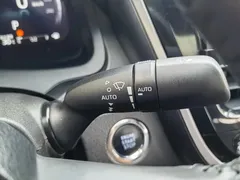 2021 Toyota Camry 2.5G Luxury, белый — фото 18
