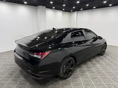 2022 Hyundai Elantra 1.5L CVT LUX Black Knight Limited Edition, чёрный — фото 8