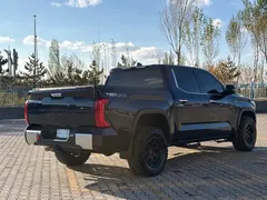 2023 Toyota Tundra 3.5T Canadian Spec, синий — фото 4