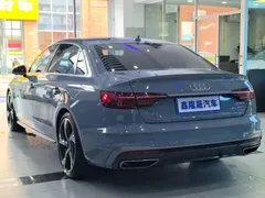 2022 Audi A4L 40 TFSI quattro RS Package — фото 17