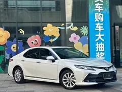 2021 Toyota Camry 2.0G Luxury, белый — фото 3