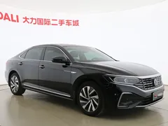 2022 Volkswagen Passat 430PHEV Luxury, чёрный — фото 3
