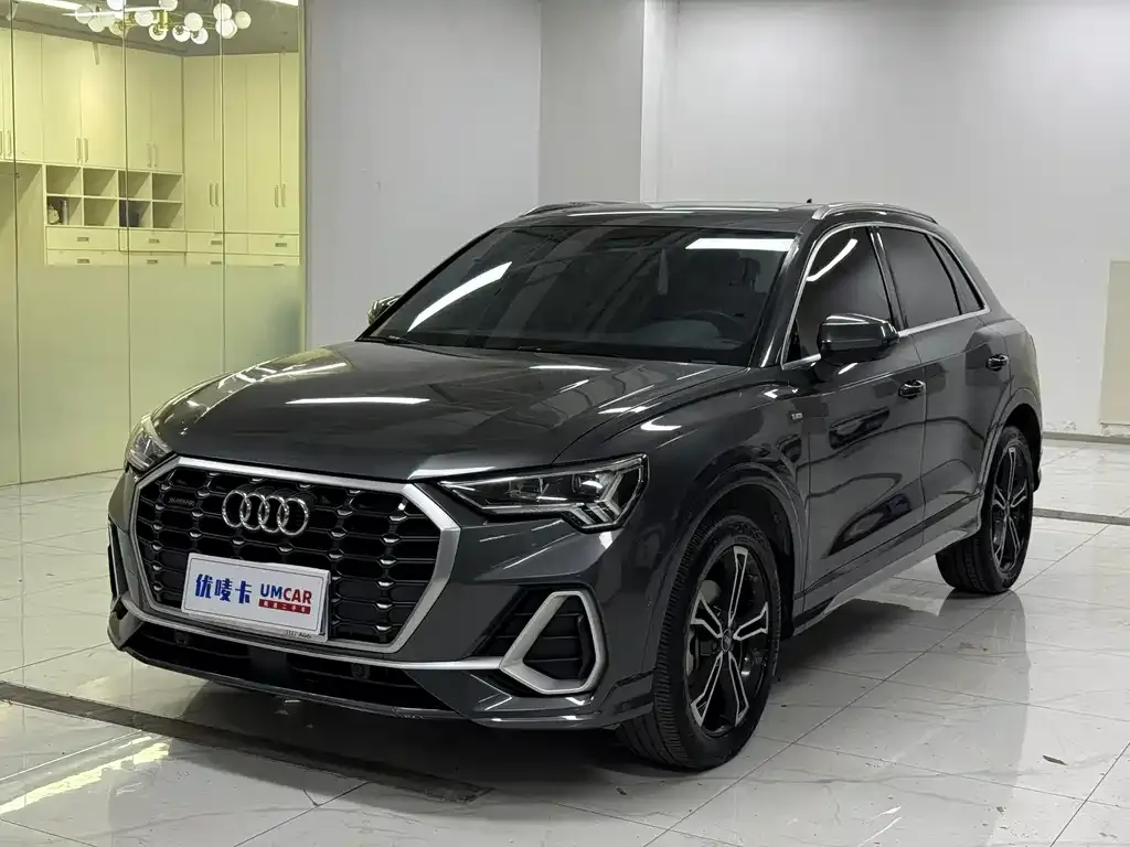 2022 Audi Q3 45 TFSI quattro Fashion Sport