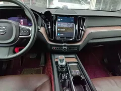 2022 Volvo XC60 4WD Zhiyi Luxury — фото 13