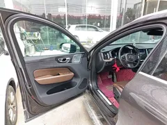 2022 Volvo XC60 4WD Zhiyi Luxury — фото 16